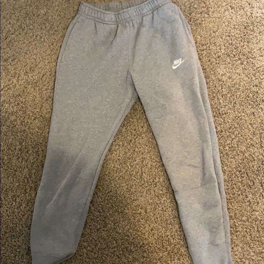 GREY NIKE SWEATS